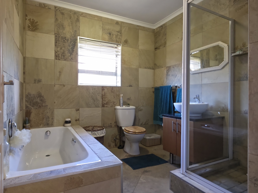 3 Bedroom Property for Sale in Wavecrest Eastern Cape